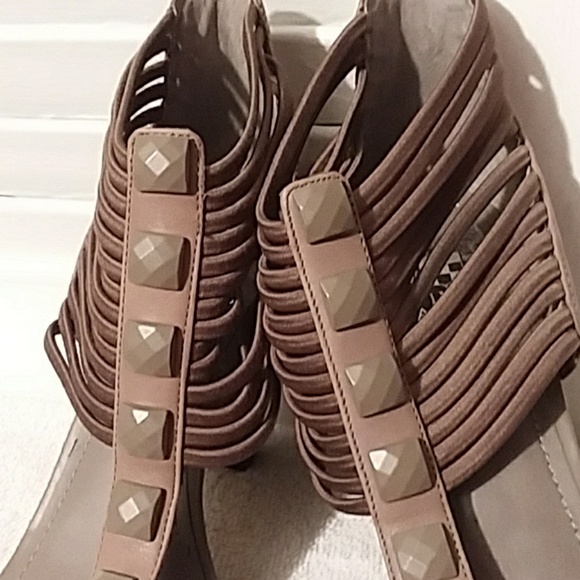 VINCE Camuto Heels - Picture 4 of 8